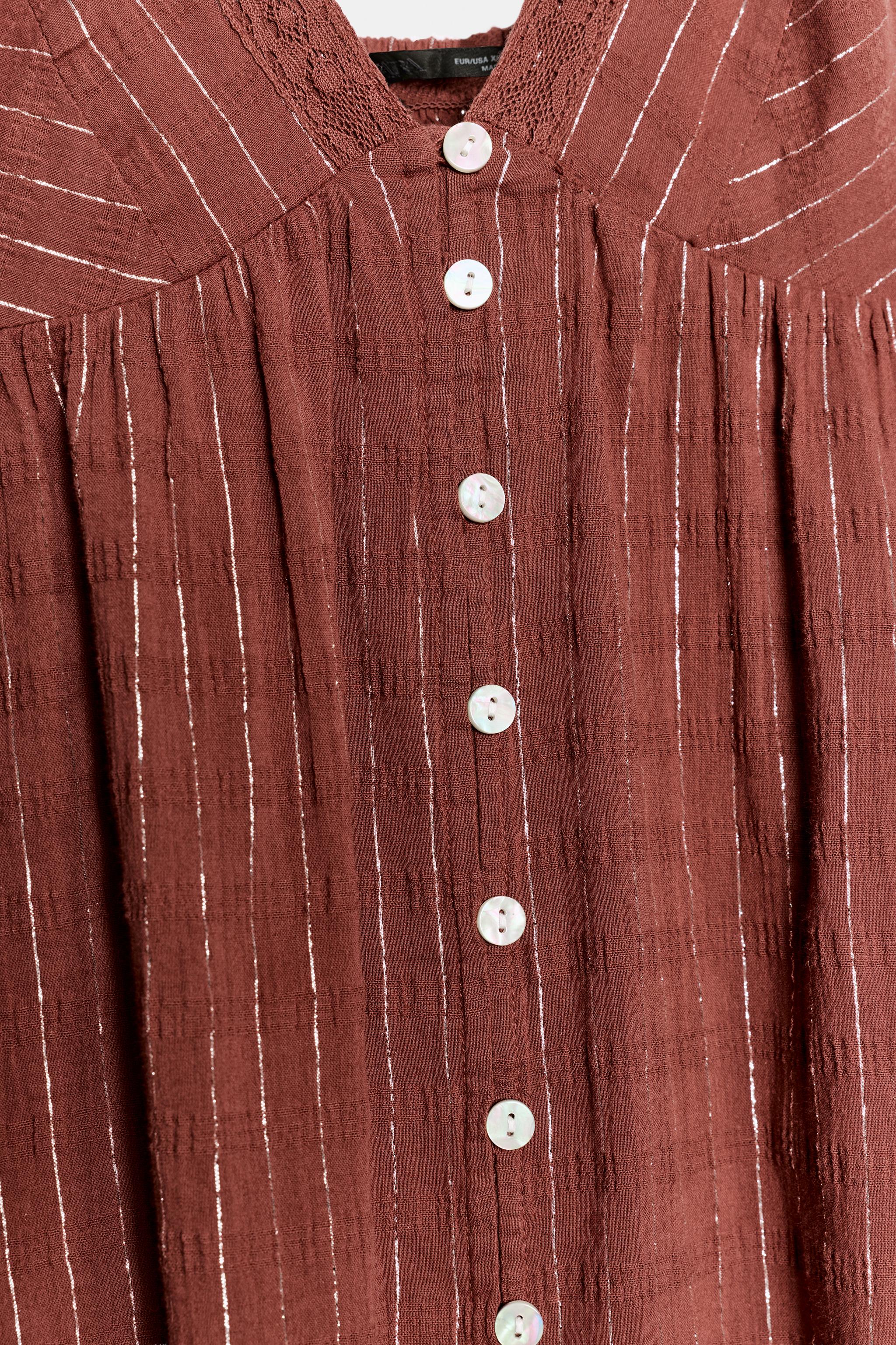 ROBE COURTE RAYÉE À FIL MÉTALLISÉ